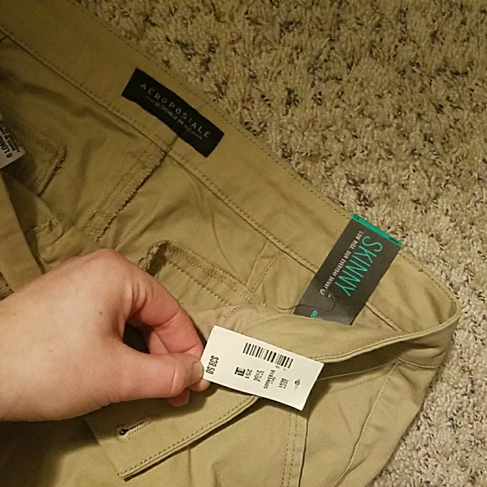 《WOMEN'S SKINNY AEROPOSTALE KHAKI PANTS》
